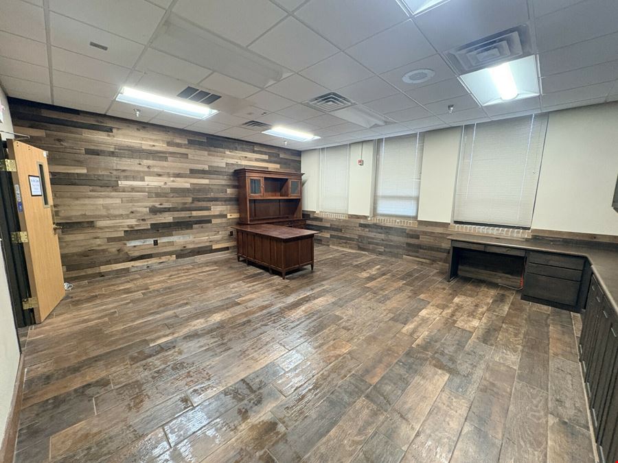 100 N. Krohn Place