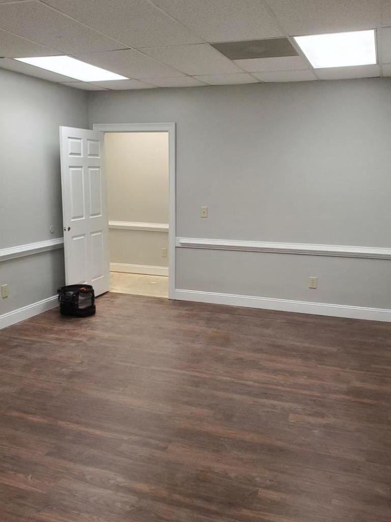 997 Commerce Dr Suites