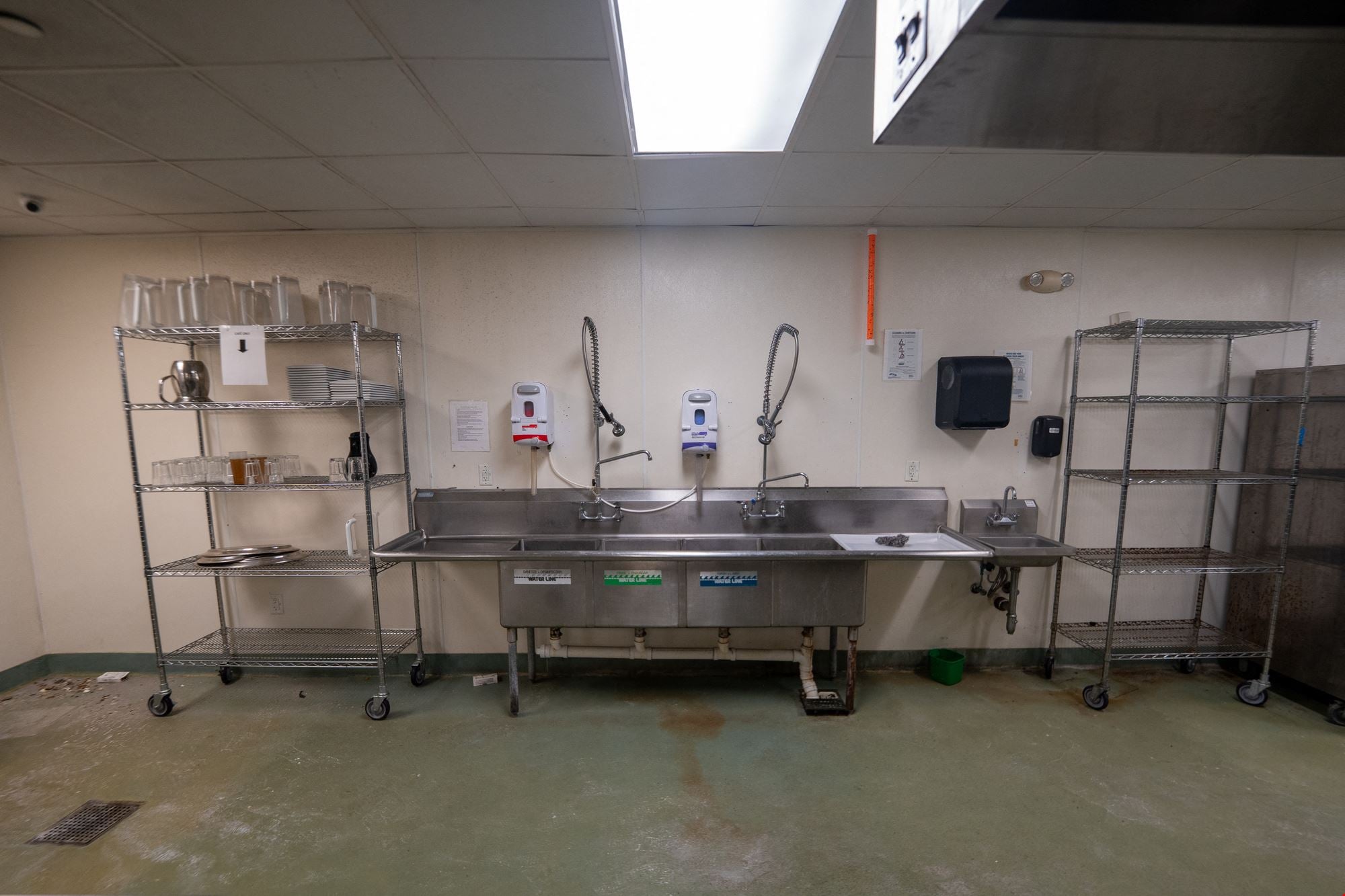 2nd Gen Retail F&B / Commissary Kitchen / Large Storage