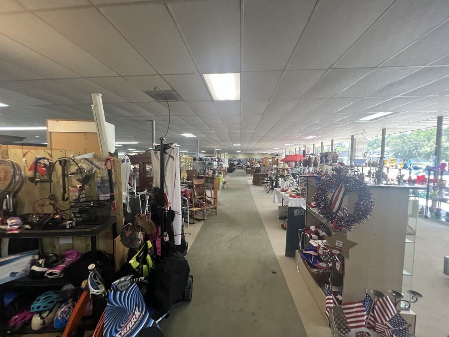16,110 SF Marietta Retail For Lease