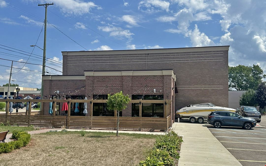 32821- 32905 Grand River Ave