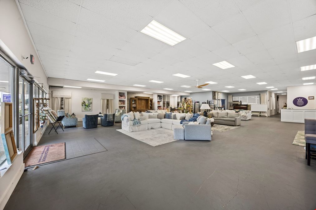 Showroom & Warehouse | HC/LI | 45,500 Vehicles Per Day