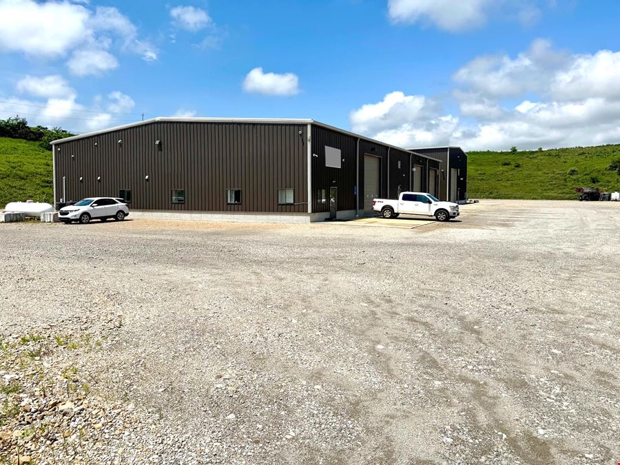 14,800 SF Office/Warehouse on 5.9 AC