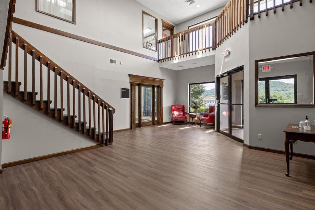 2 Executive Suites 