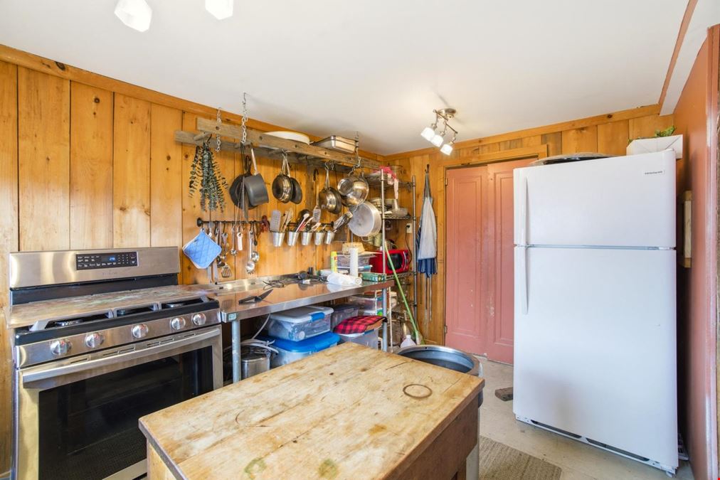 Historic Bed & Breakfast Estate with Event Barn on 5.6 Acres