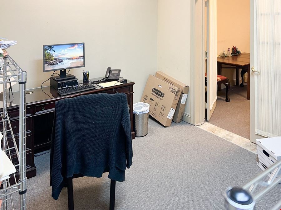 Professional Office Suite on Bluebonnet Blvd