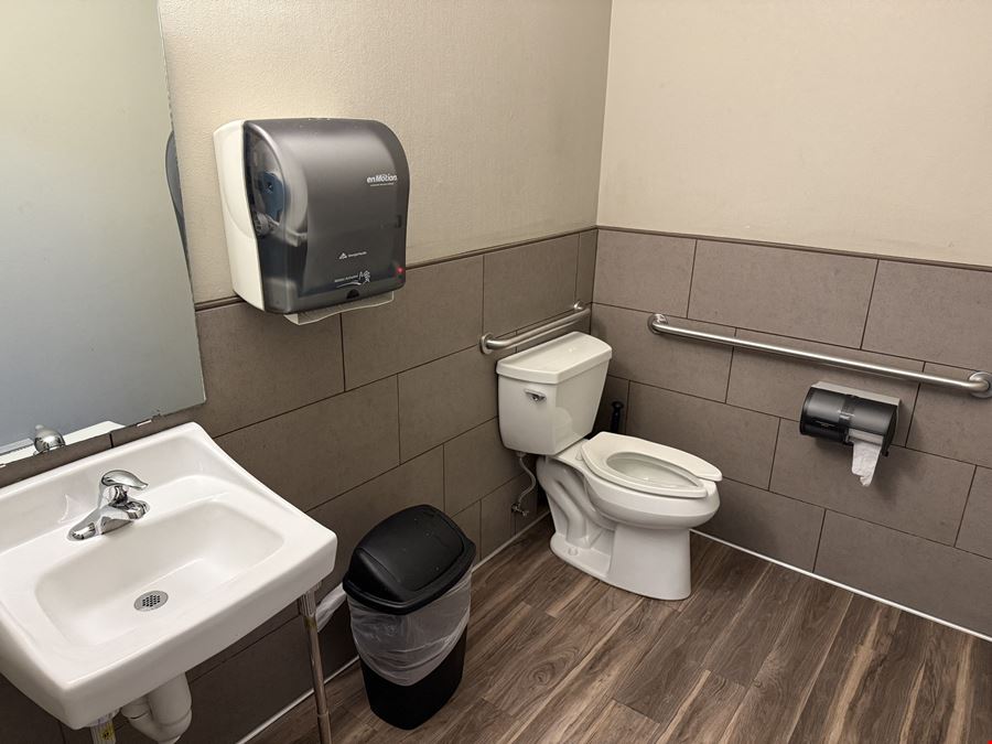 8th Street Moorhead Office Suite