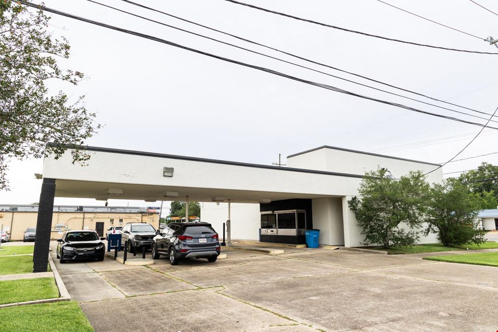 Former Bank Branch on Thibodaux Corner