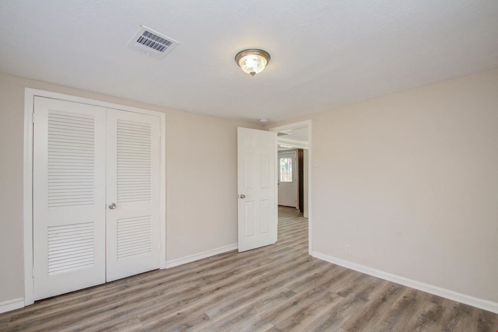 1051 W Little York Rd, Houston, TX 77091