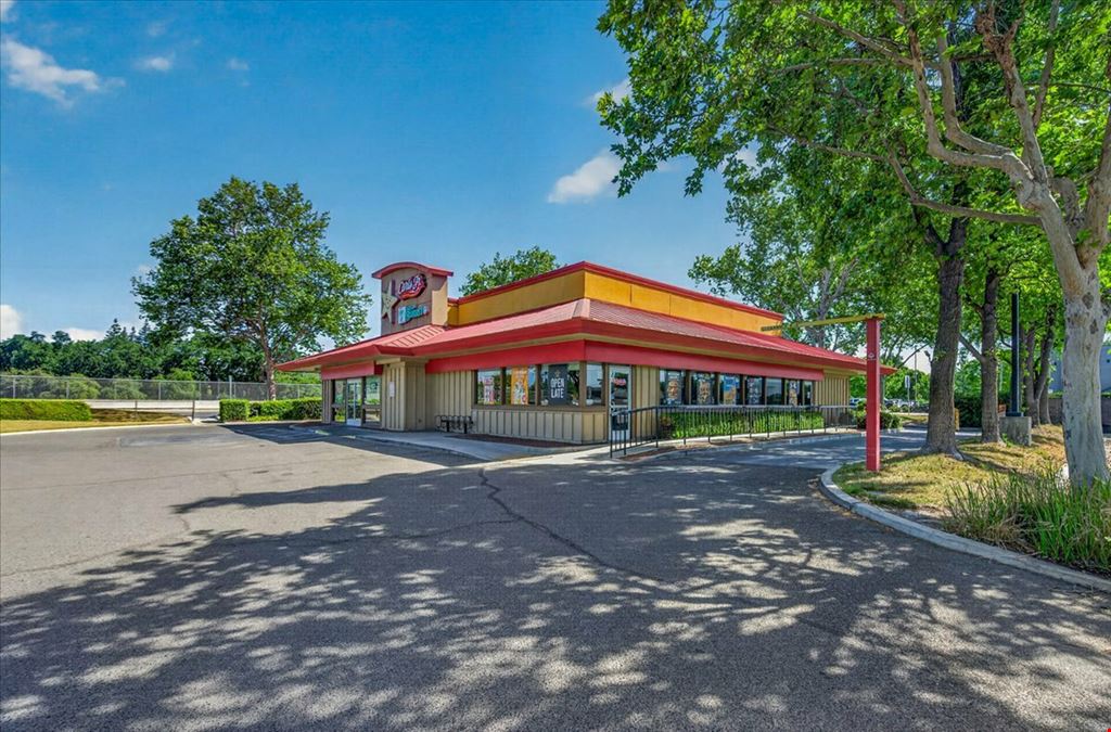 Freestanding Drive-Thru Restaurant Building in Visalia, CA