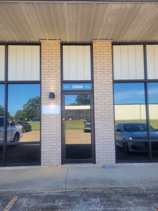 625 SF Industrial Office Space For Lease