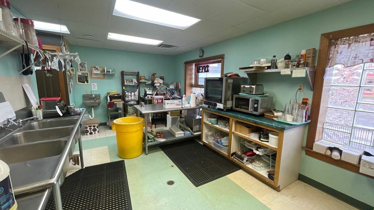 330 2nd St W - Wabasha Eagles Nest Coffee and Quilt Shop For Sale