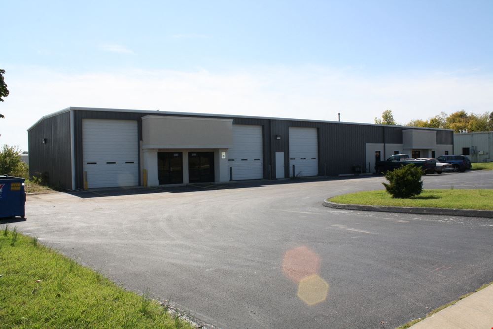 1,500' INDUSTRIAL SPACE FOR LEASE