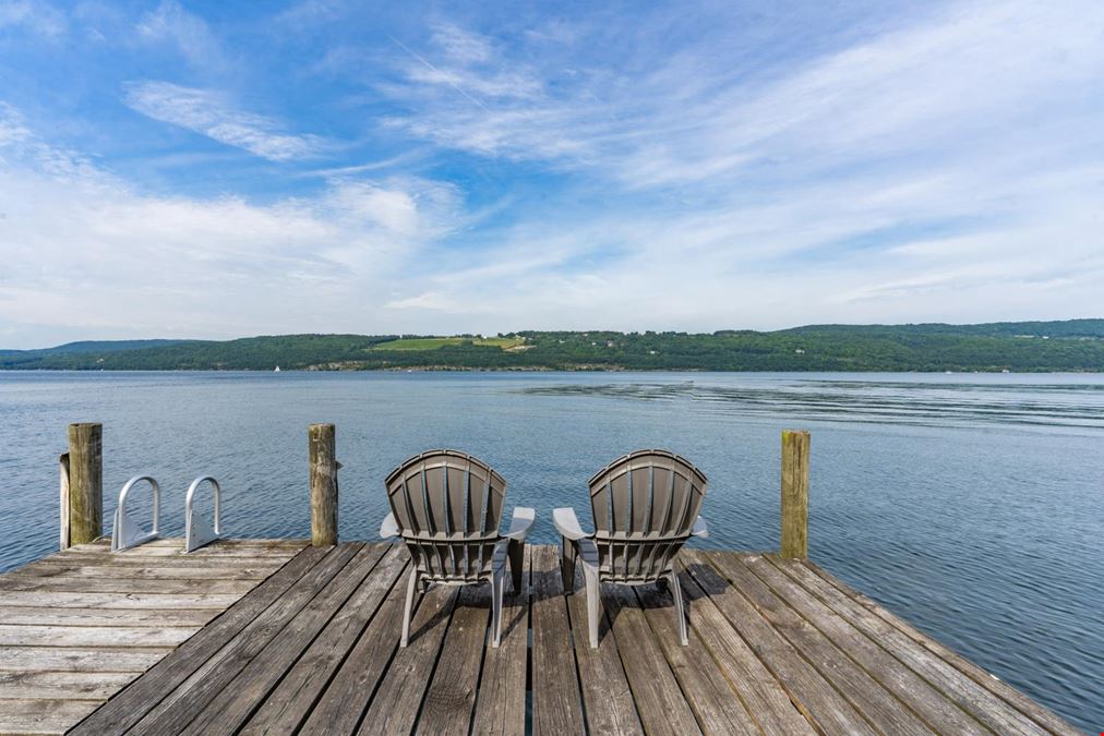 Admiral Peabody's  Lakeside Lodging