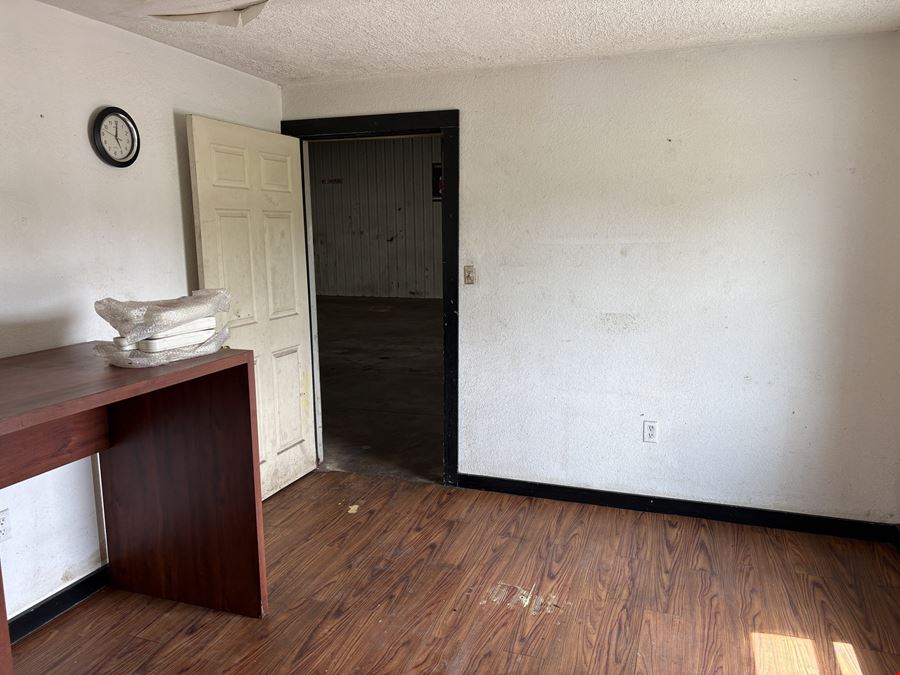 1410 E Main St