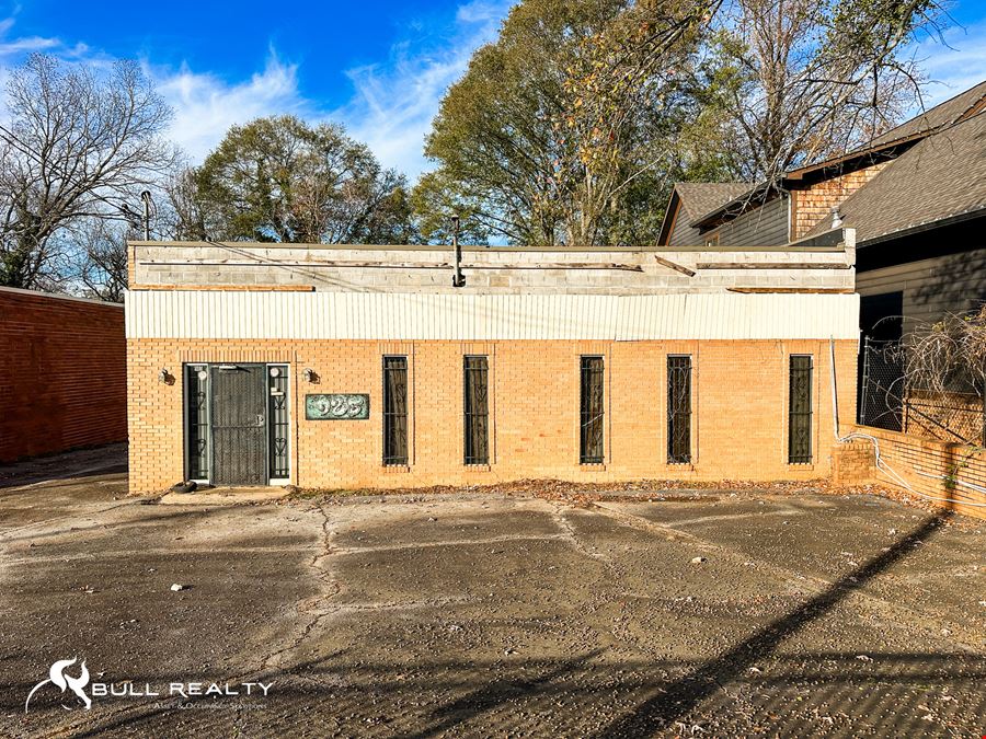 ±3,780 SF Flex Building in Sylvan Neighborhood