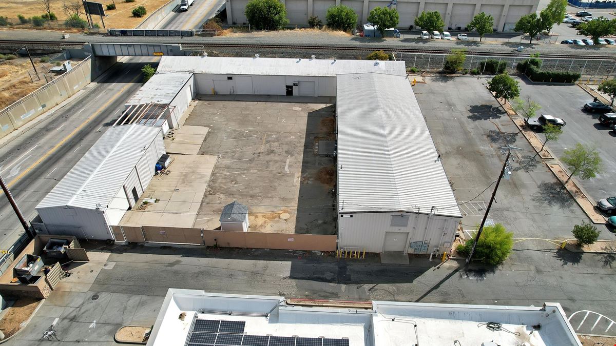 ±11,500 SF Of Clear Span Industrial Buildings + Fenced Lot