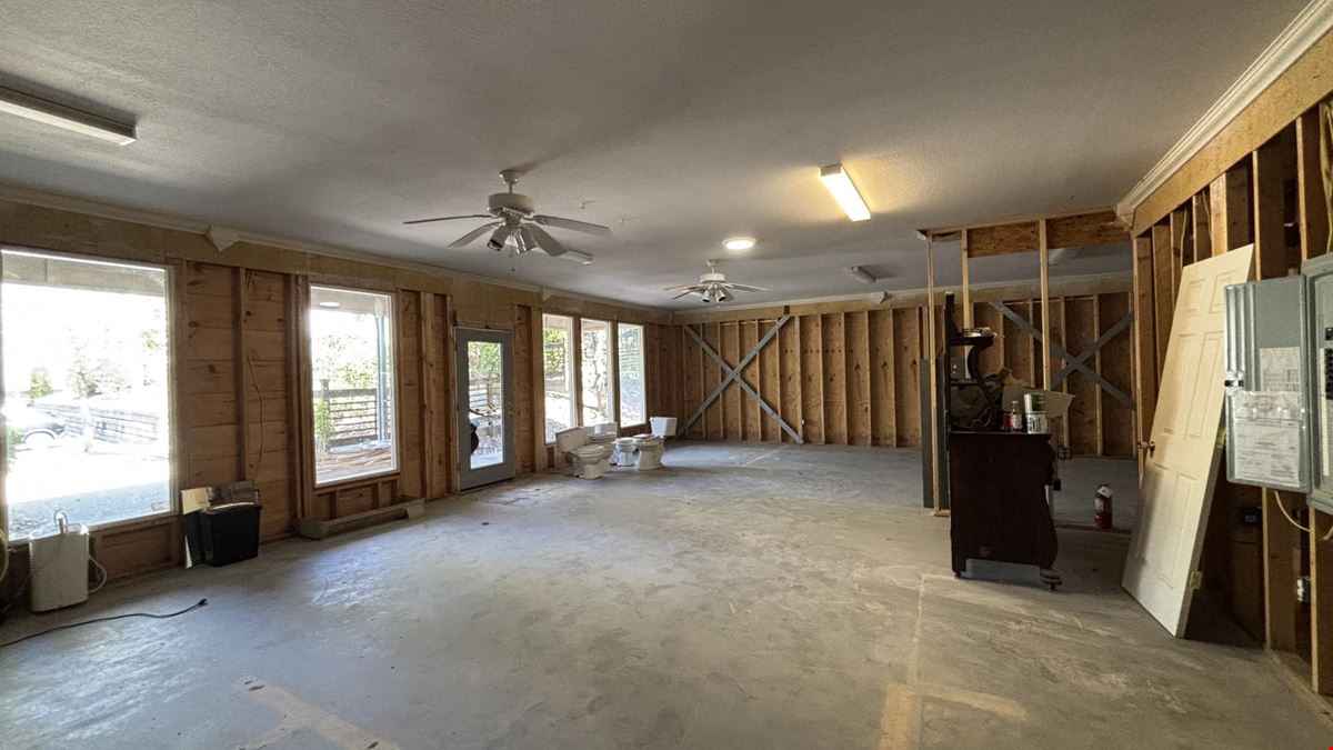 170 Glades Rd