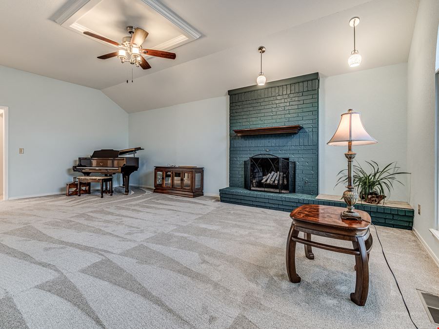 1320 Von Elm Pl