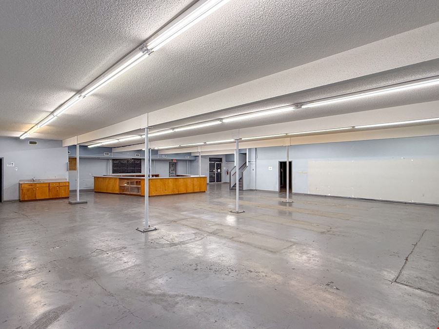 Dock High Industrial Property On South Choctaw