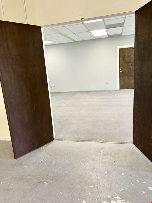 24 Commercial Blvd