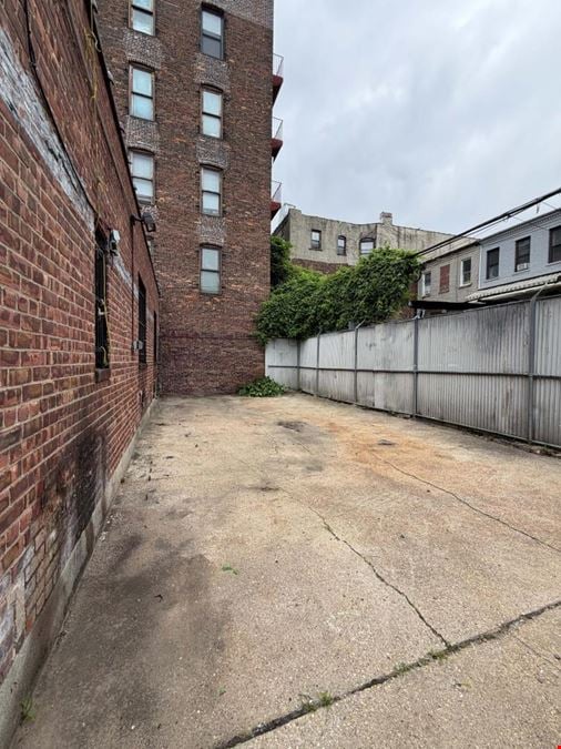 984 Myrtle Ave
