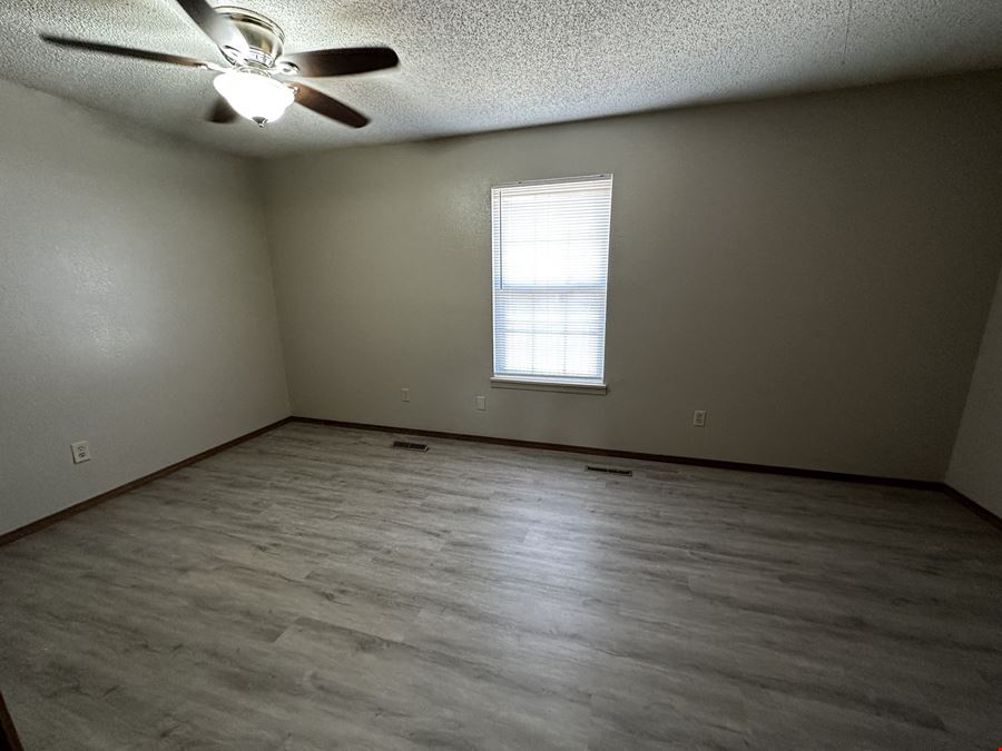 32-UNIT APARTMENT COMPLEX FOR SALE IN OZARK