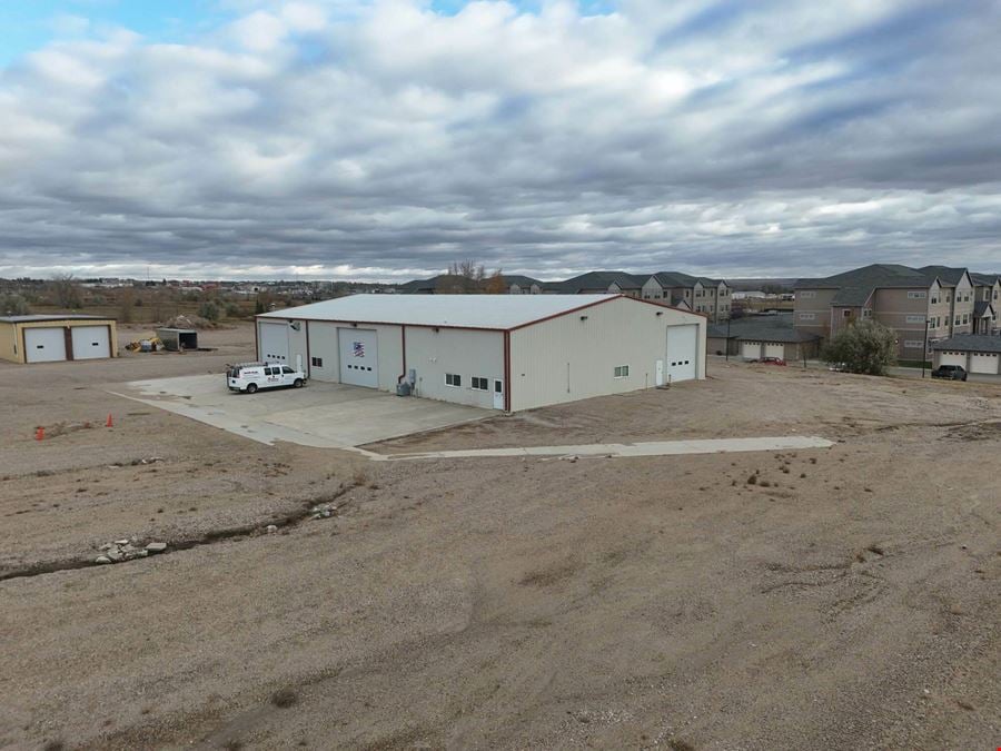 ±11,520 SF Flex/Commercial Building | ±7.72 Acre Stabilized Yard