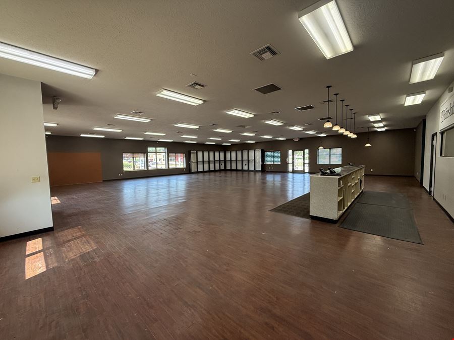 Strategically Positioned Retail Building on Hamilton Blvd