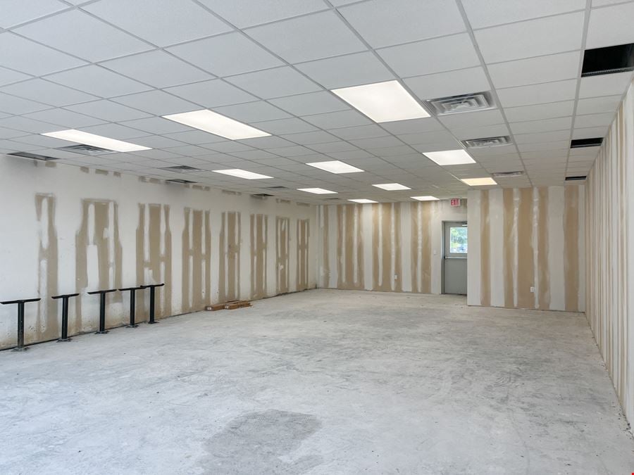 Office / Retail Suites Near Walmart and Sam’s Club