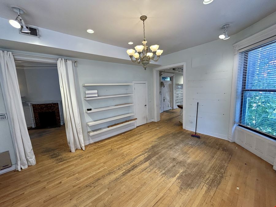 2438 N Clark - +/- 1,750 SF Commercial Space for Lease