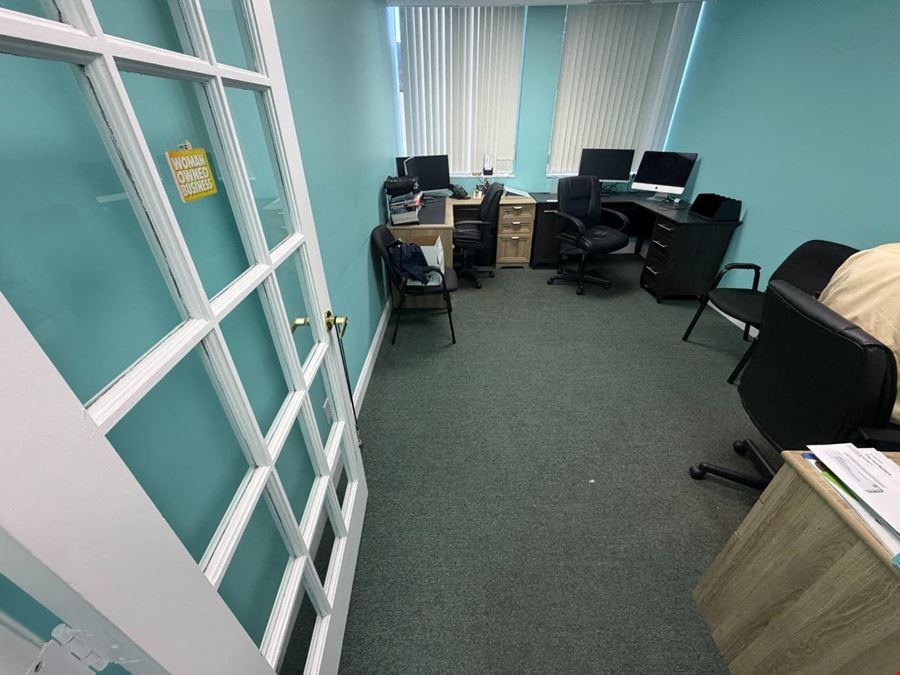 950 SF Suite 202 Professional and Medical Office Space