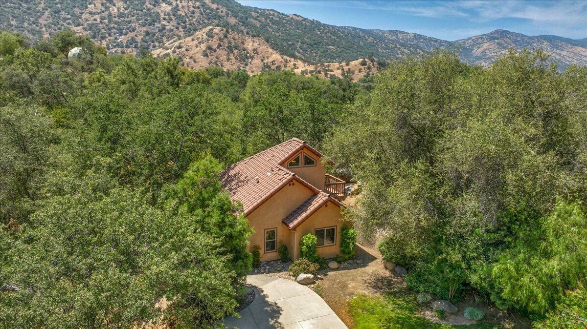 (7) Fully-Operational Airbnb Units in Scenic Three Rivers