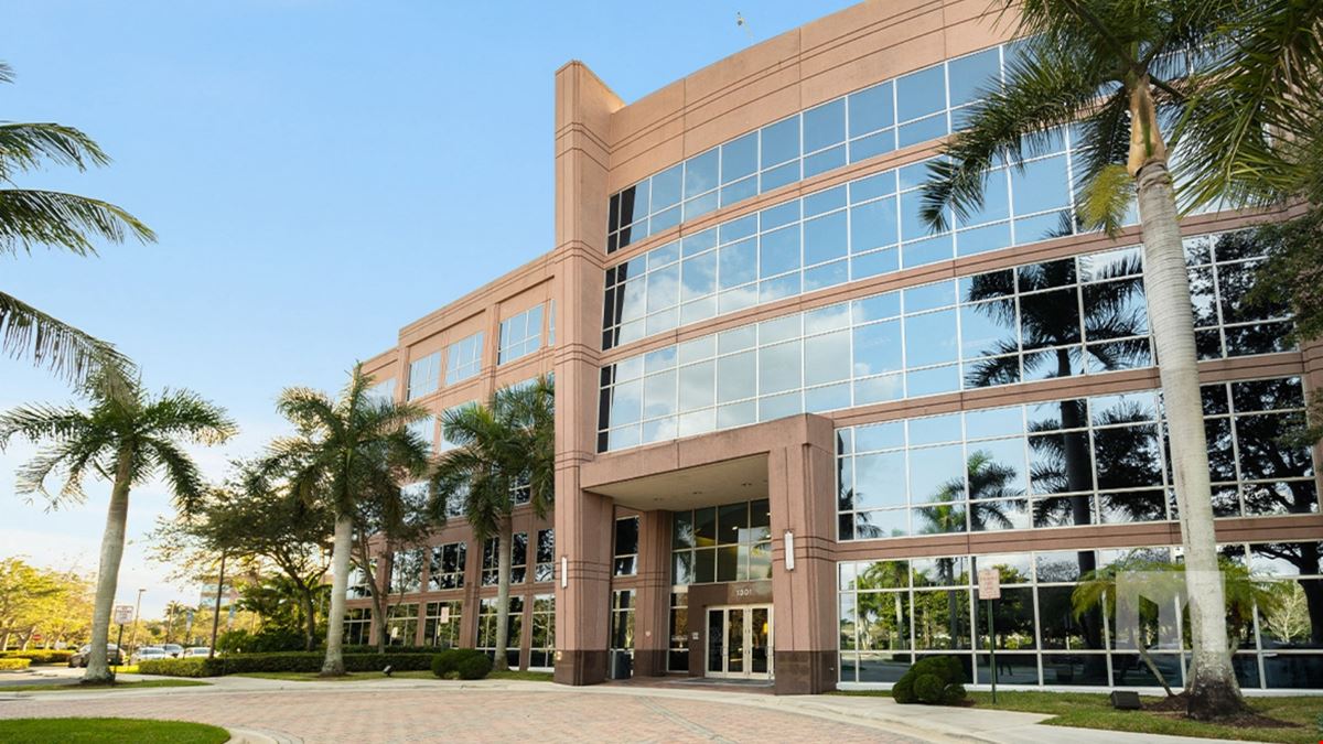 Fully Furnished Lakeview Office in Class A Building Sawgrass Corporate Park