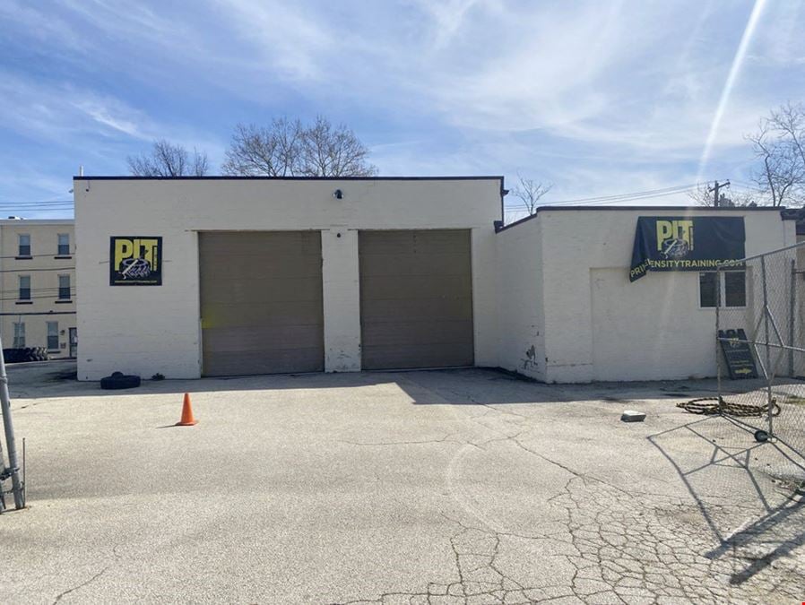 9,000 SF | 3801 Ridge Avenue | Warehouse With Six Loading Docks For Lease