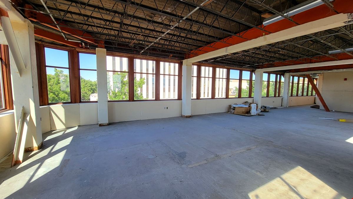 401 E Broadway Ave