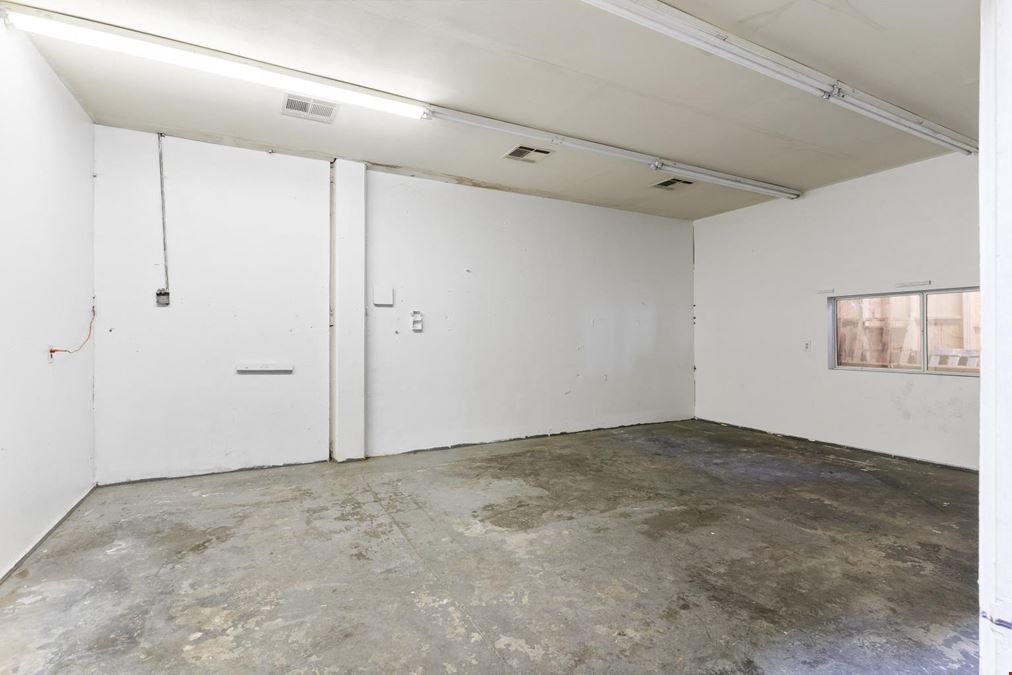 "Unlock Your Storage Solutions in Gardena: Prime Warehouse Space Available Now!"