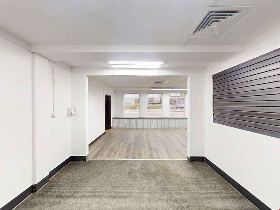 27,722± SF Mixed-Use Building