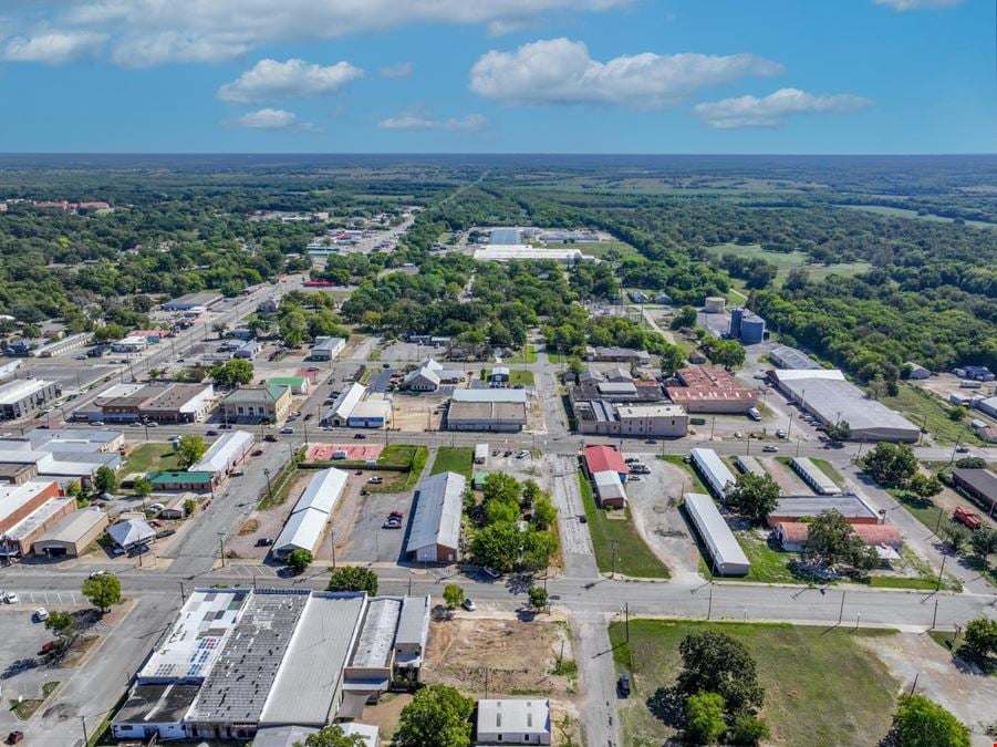 Land for Sale in Downtown Bonham