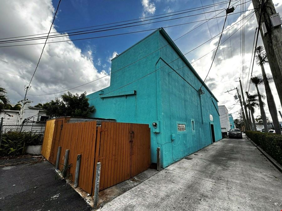 Vacant Beach Town Retail Storefront for Owner/User or Investor