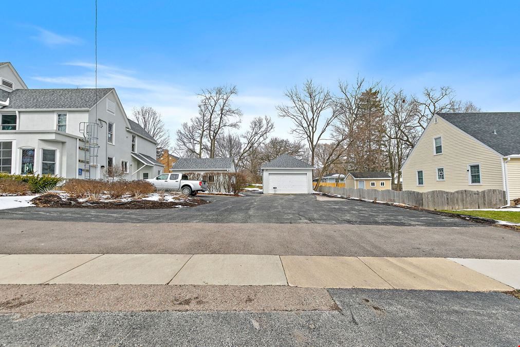303 N Main St