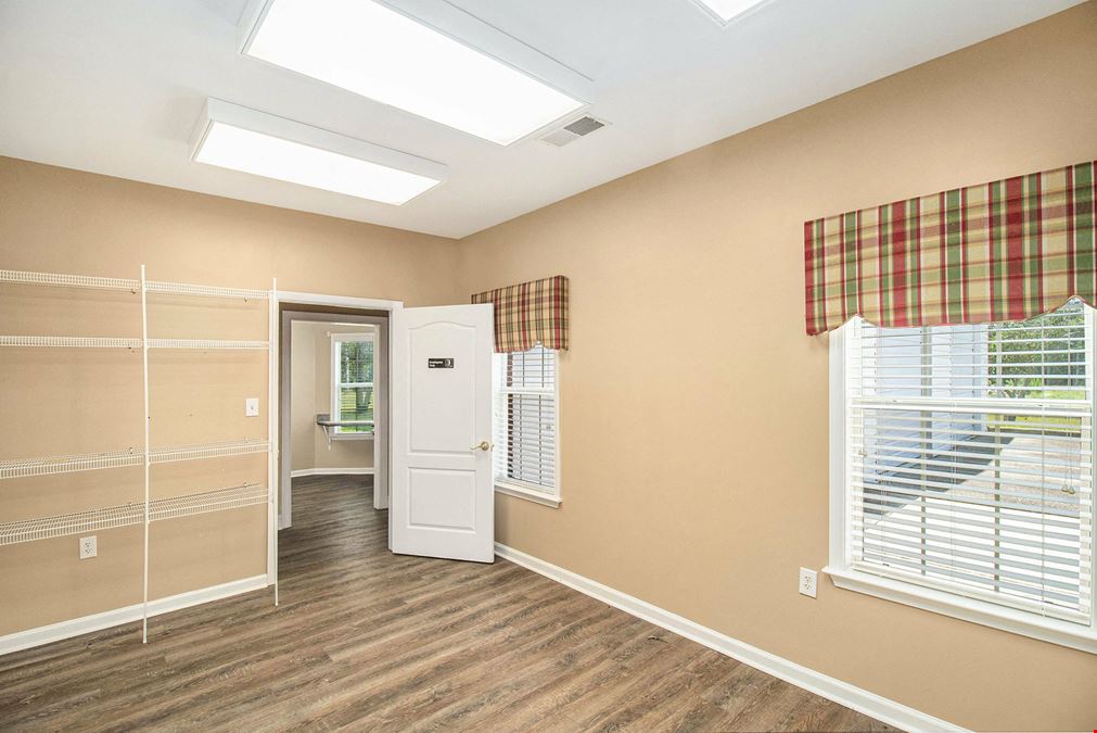 3175 Highway 81 W