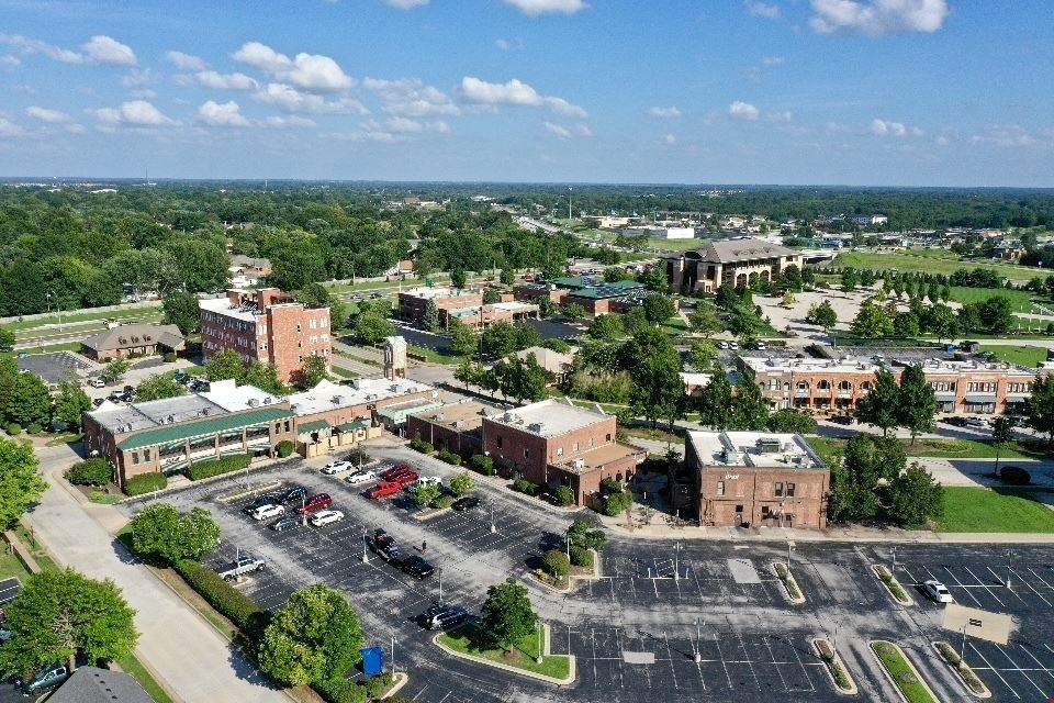 Owner Finance Available! +/- 2,010 RSF Retail / Office in Chesterfield Village