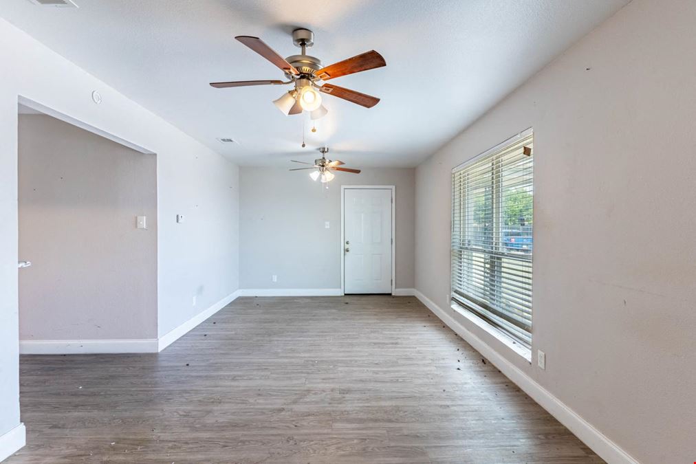 Office/Retail Suites on Interstate 30