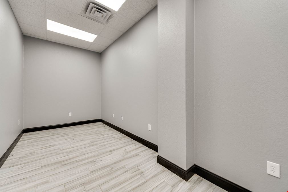 Warehouse & Office/Showroom Space Near Hwy 80