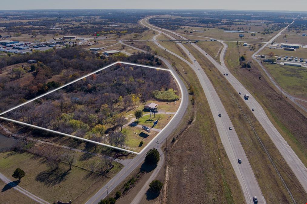 $1 Auction: Retail Storefront with Advertising Billboard off I-35