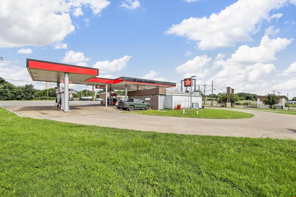 1,260 SF Convenience Store for Sale