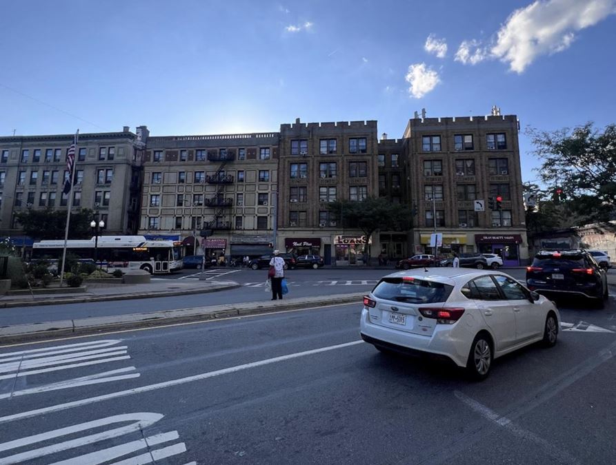 HIGH TRAFFIC CORNER: S BROADWAY AND MCLEAN