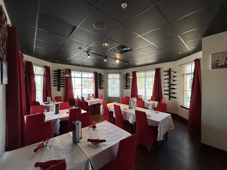 GREAT RESTAURANT LOCATION / FULLY EQUIPPED!