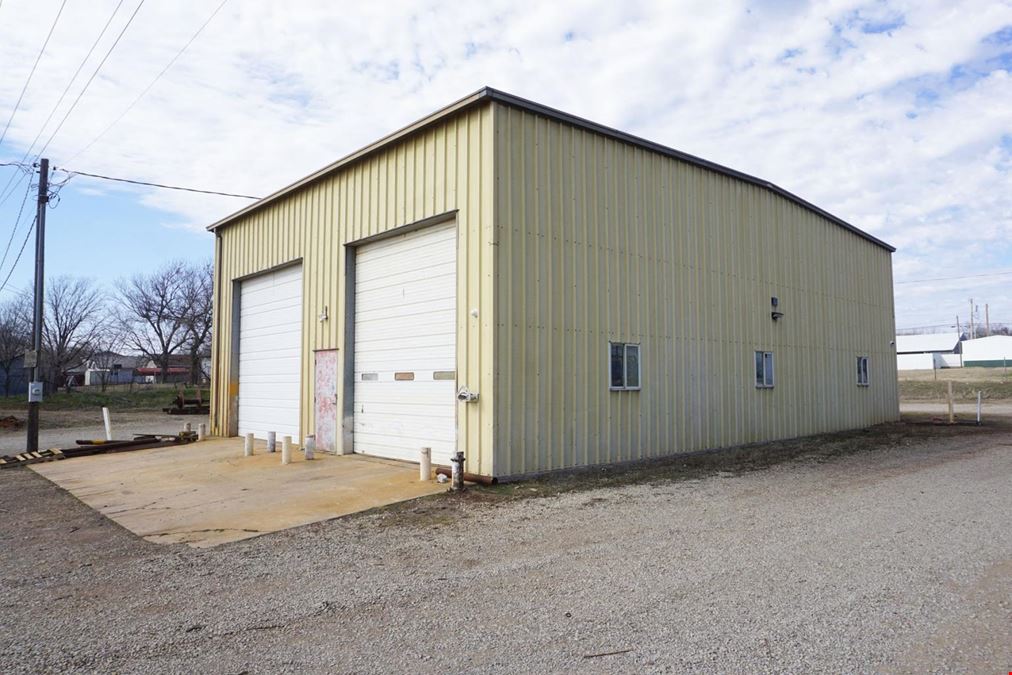 Insulated Commercial Building - Easy Access!